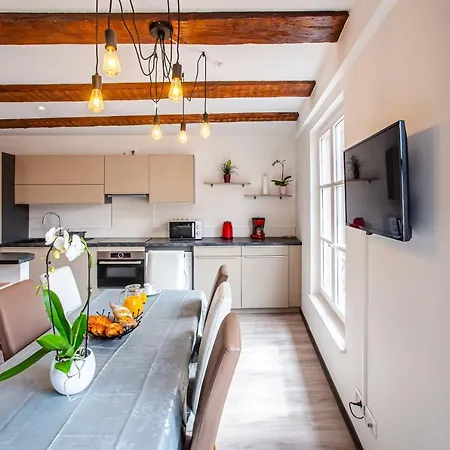 아파트 Chez Anne Sophie Historic Center Full Comfort *